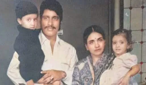 A family photo of the late actor, who is now in his early 2 0 s.